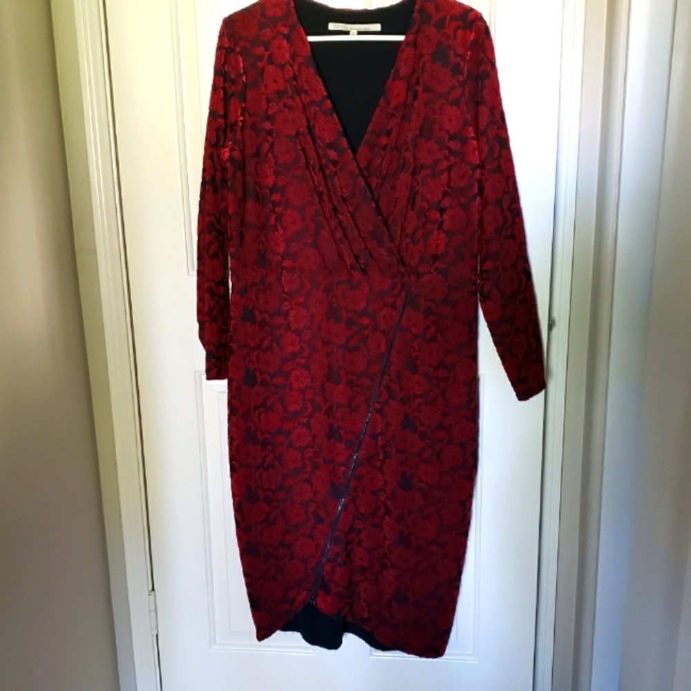Red floral pattern long sleeve midi dress with front zipper detail